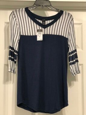 NEW Rue 21 Women's Juniors Baseball Tee Sz M.